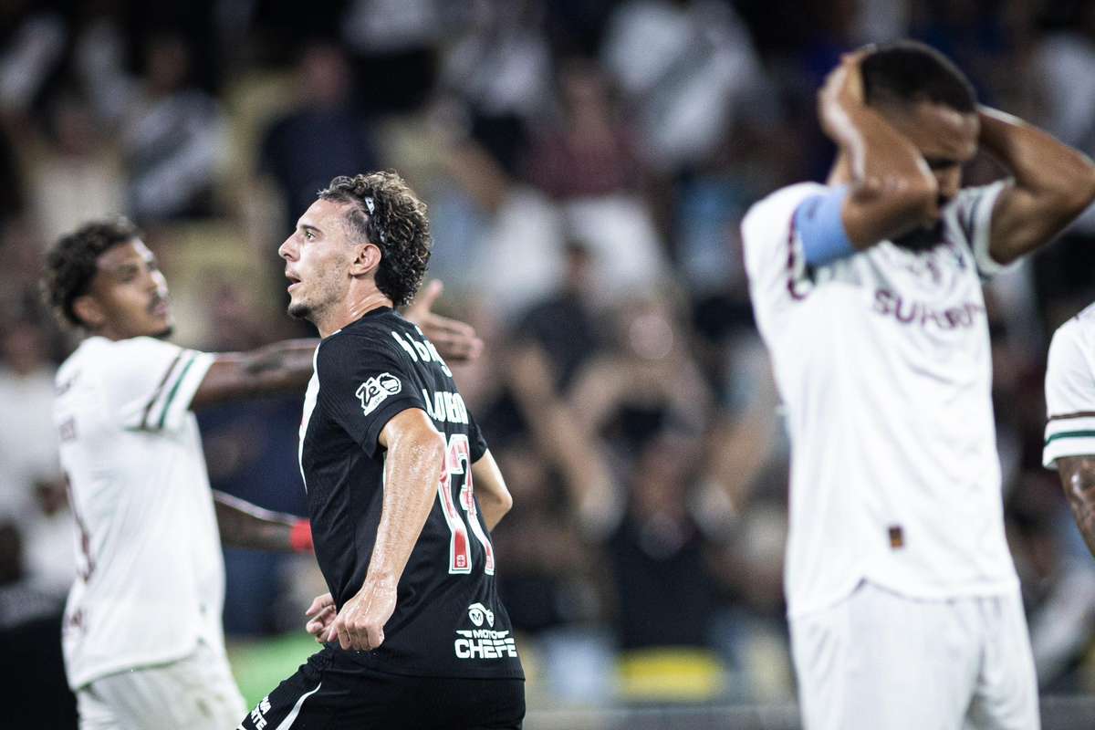 Campeonato Brasileiro: Gol de Nuno Moreira na virada do Vasco da Gama contra o Fluminense (3-2)