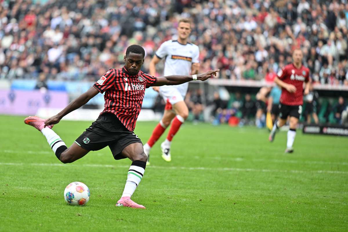 Nach Leihzeit bei Hannover 96 kehrt U21-International Aseko zu Bayern München zurück