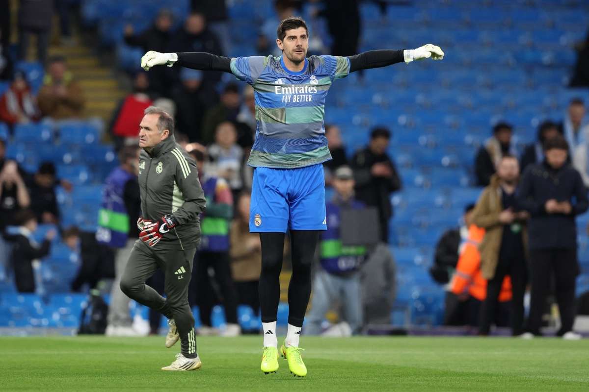 Guarda-redes Courtois do Real Madrid lesiona-se e ficará afastado seis semanas