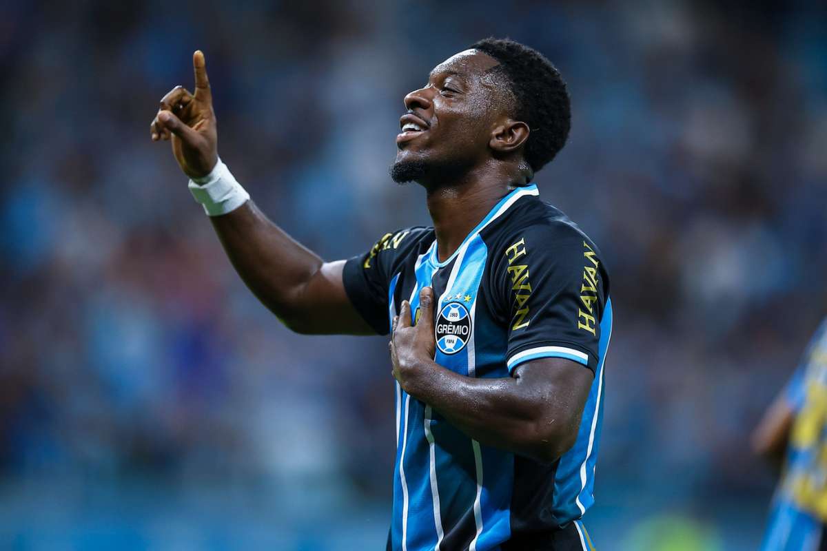 Campeonato Brasileiro: Grémio derrota Vitória em partida com lesão séria de Marlon (2-0)