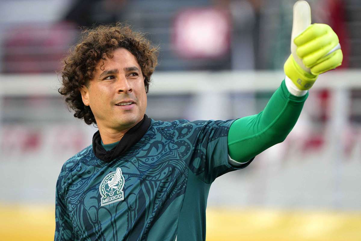Guillermo Ochoa volta à equipa nacional mexicana para duelo frente a Portugal