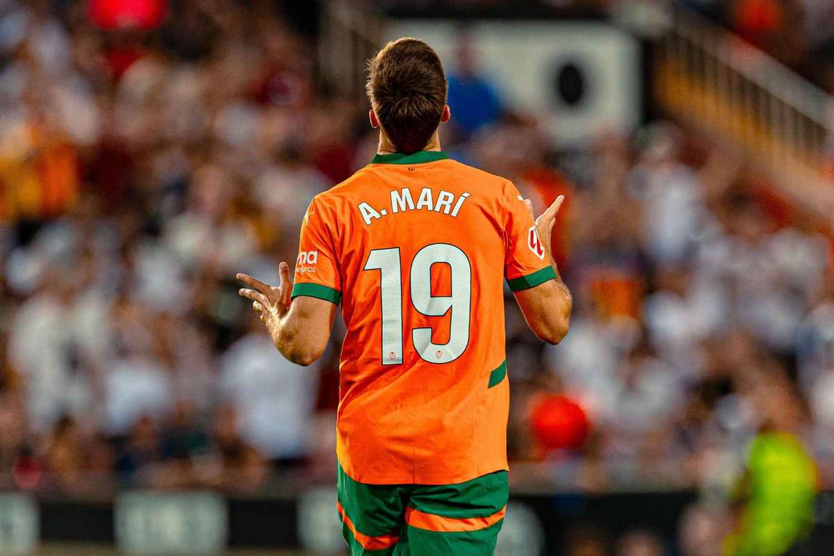 Alberto Marí futbolista del Valencia prestado al Mirandés pasa por cirugía en su pierna izquierda