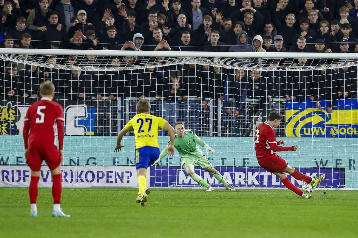 Durcheinander: Cambuur versäumt den Aufstieg nach Suárez-Stil-Rot und kuriosem Doppel-Elfmeter