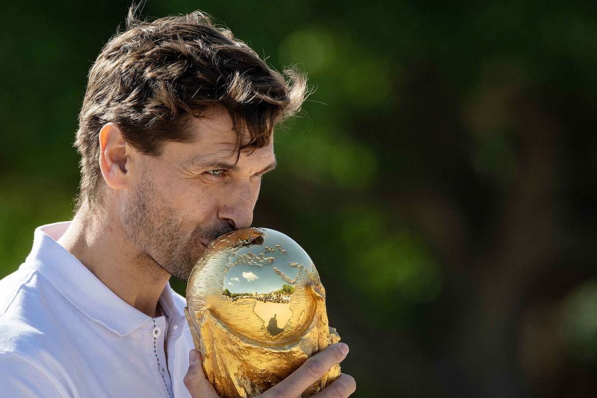 El trofeo de la Copa del Mundo visita Chichén Itzá con Fernando Llorente al frente