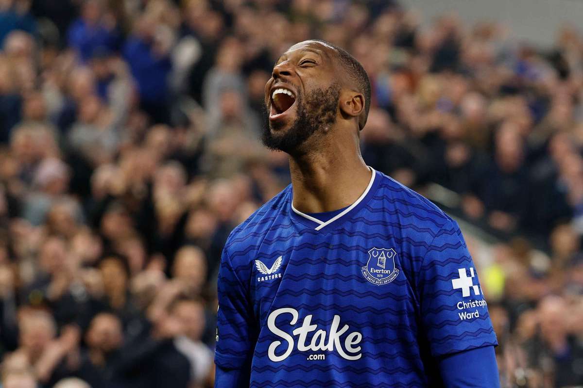 Everton da la sorpresa ante Chelsea y fortalece su ilusión por Europa (3-0)