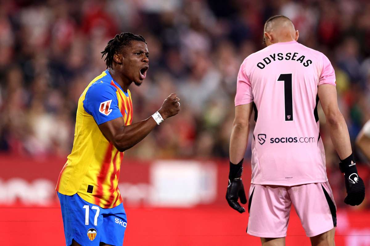 LaLiga Valência alivia pressões e cria sérias dificuldades ao Sevilha 0 2