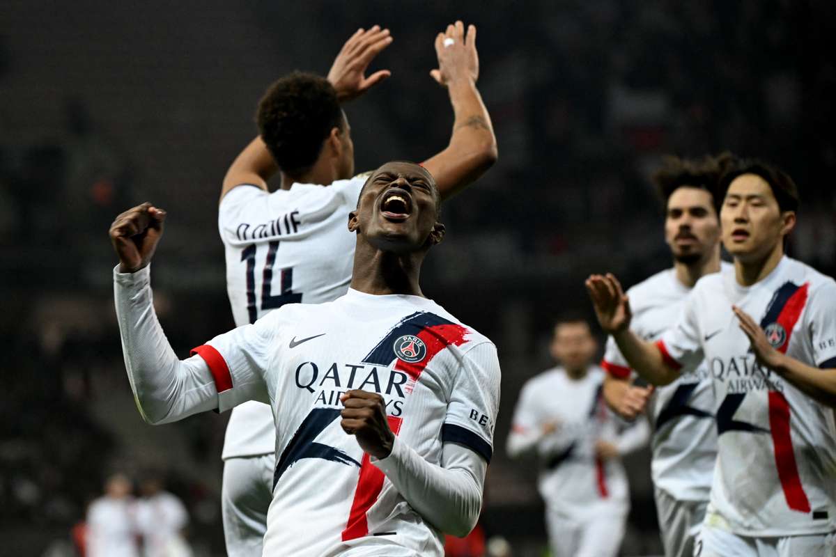 Nice tient bon quarante minutes avant que Kvaratskhelia et Doué ne scellent la victoire le PSG repris leader