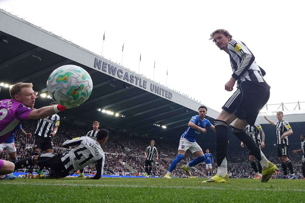 Premier League: Sunderland reverte o dérbi e conquista dobradinha frente ao Newcastle (1-2)