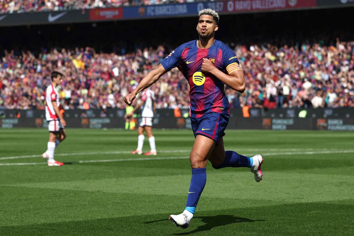 Grâce à un but de Ronald Araújo et à la performance majuscule de Joan García, le Barça triomphe du Rayo