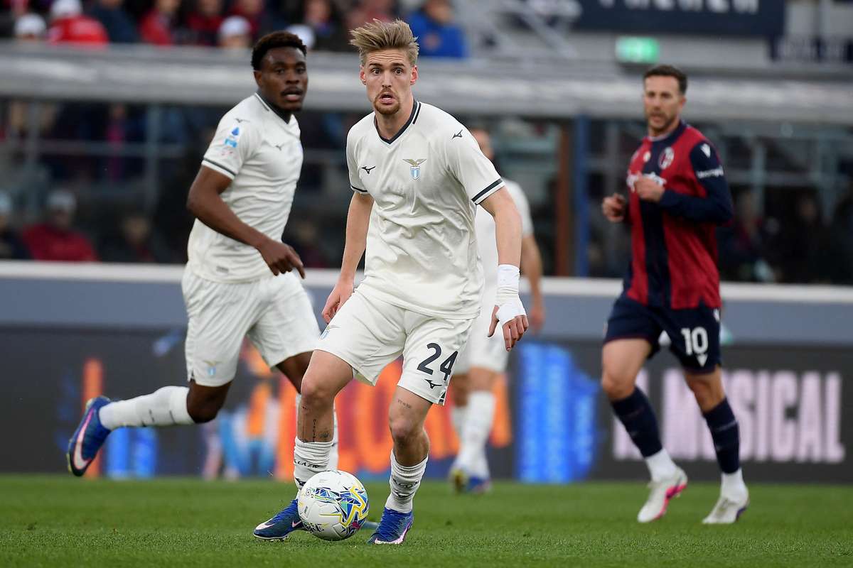 Taylor scoort dubbele keer en loodst Lazio voorbij Bologna terwijl Orsolini vanaf penaltystip faalt