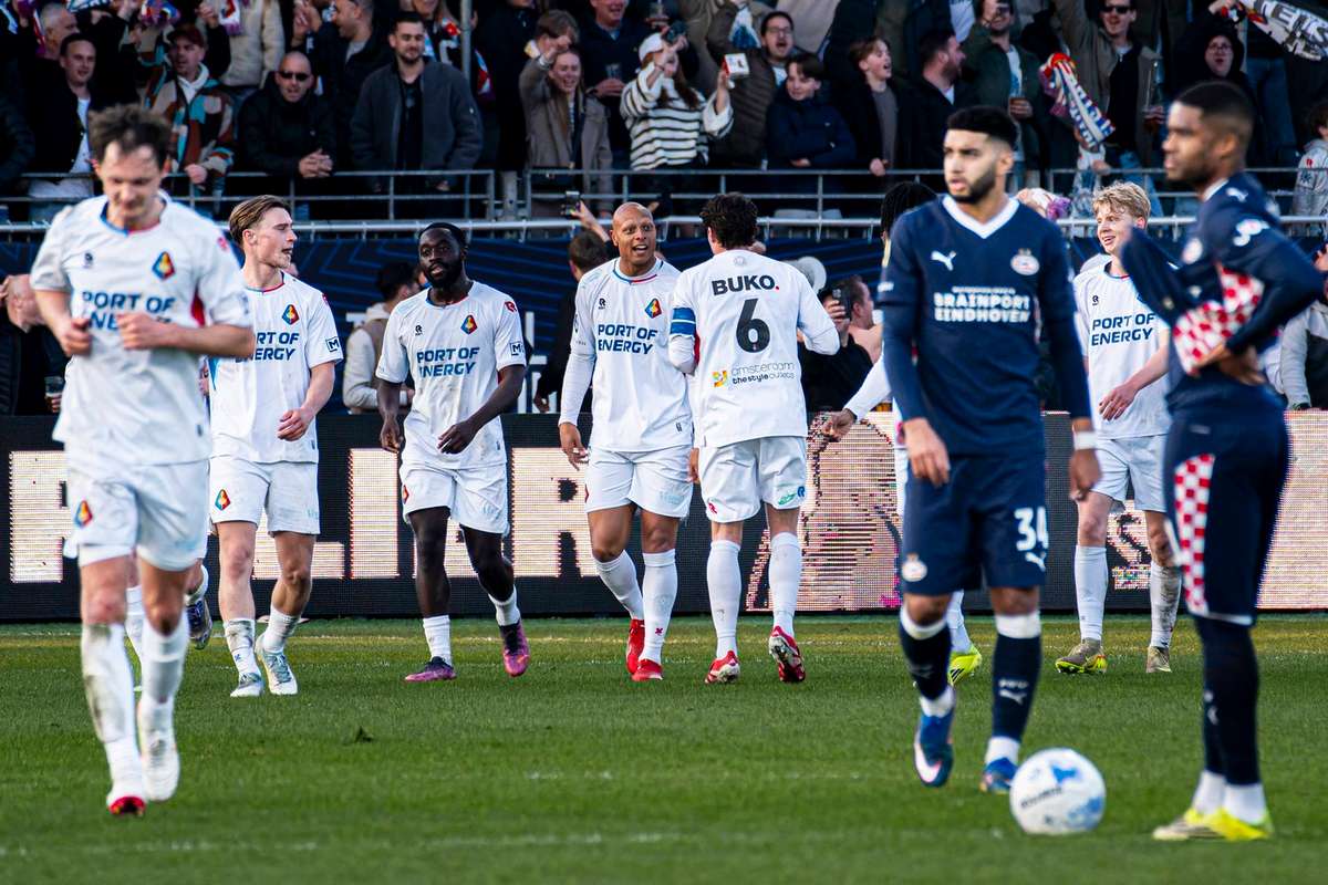 Telstar verrast PSV nogmaals met voormalige amateurtrio dat aanstaande kampioenen afstraft