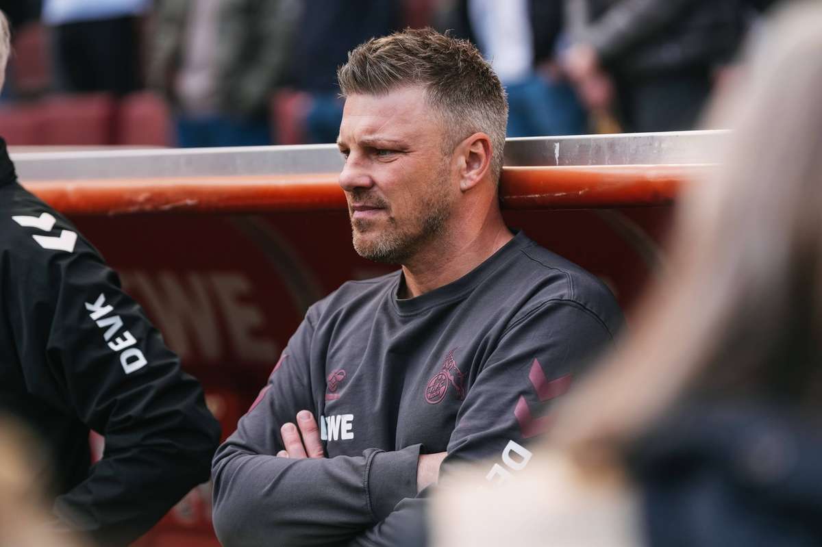 1. FC Köln entlässt Trainer Kwasniok aufgrund erkennbaren Rückgangs in der Form