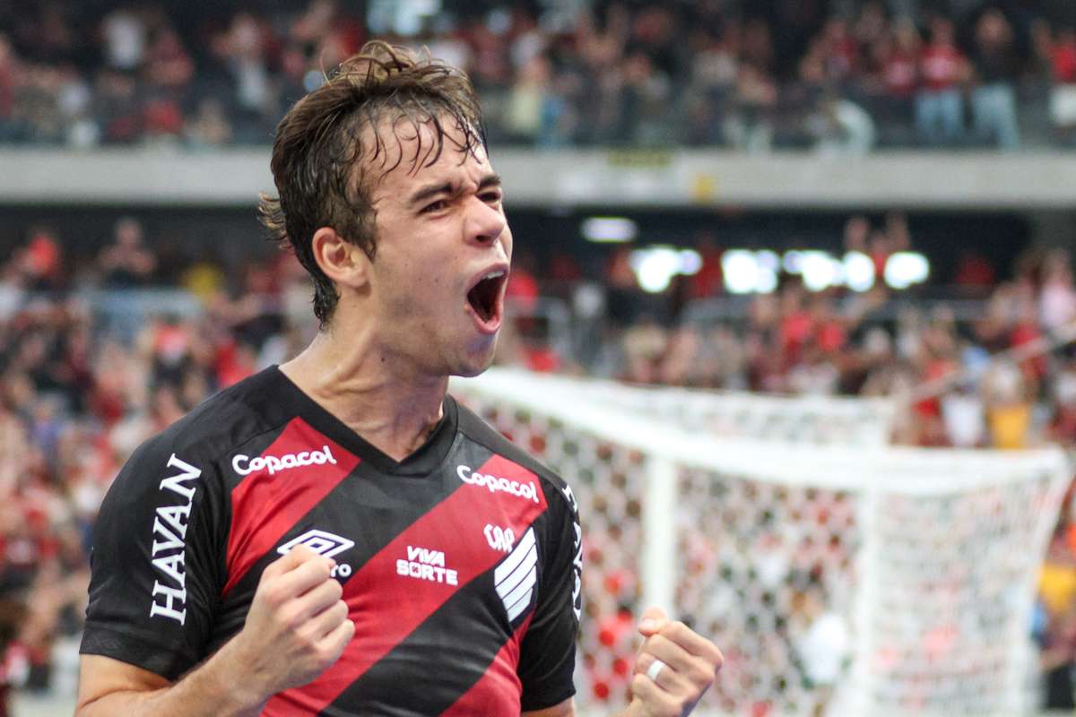 Athletico-PR quebra jejum frente ao Coritiba e ascende ao 6.º lugar no Brasileirão