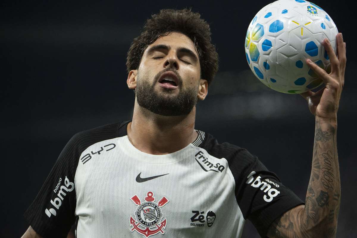 Empate entre Corinthians e Flamengo em partida marcada por controvérsia arbitral e lesão de Memphis