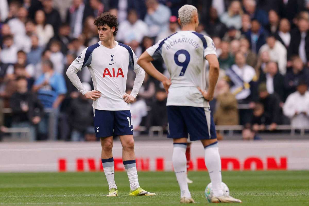 Assistente do Tottenham afirma que o conjunto nao geriu a pressao do embate pela permanencia