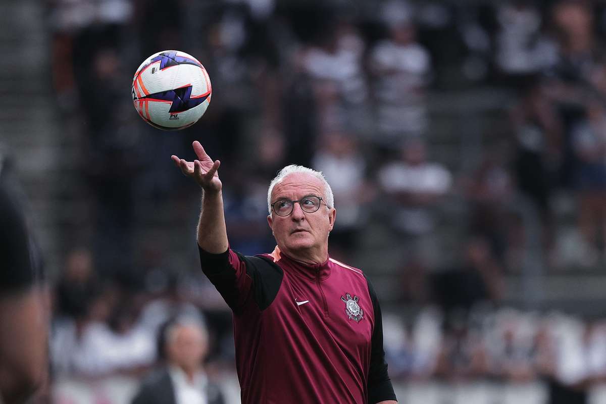 Corinthians assegura continuidade de Dorival mesmo com período sem vitórias