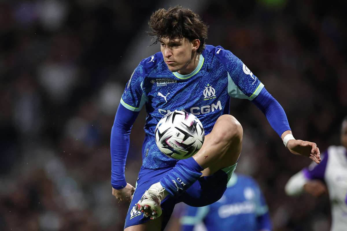 Balerdi, zaguero del Olympique de Marsella, se pierde la selección argentina por lesión