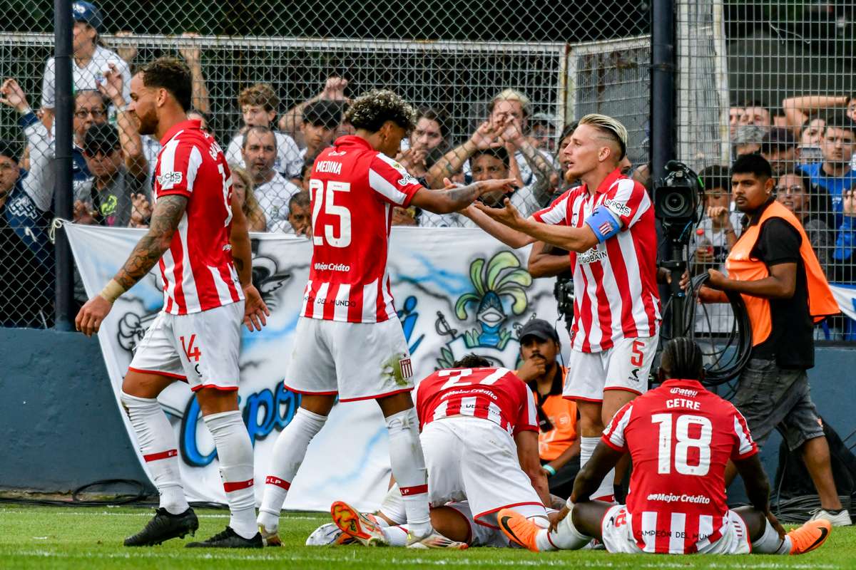 Estudiantes domina la liga argentina con hat-trick de Gaich