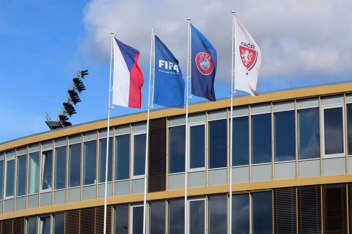 Wielki skandal korupcyjny wstrząsa czeskim futbolem po aresztowaniach policji