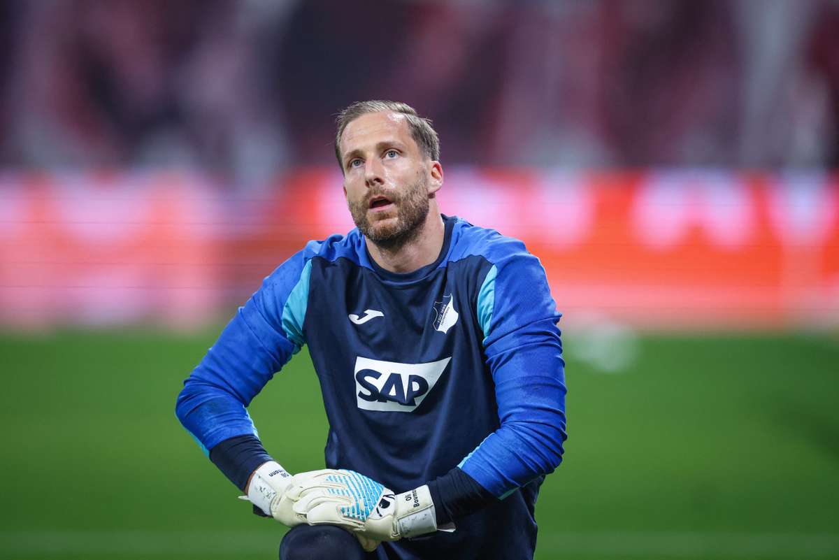 Oliver Baumann em tom autocrítico: "Não possuo as habilidades de Neuer"