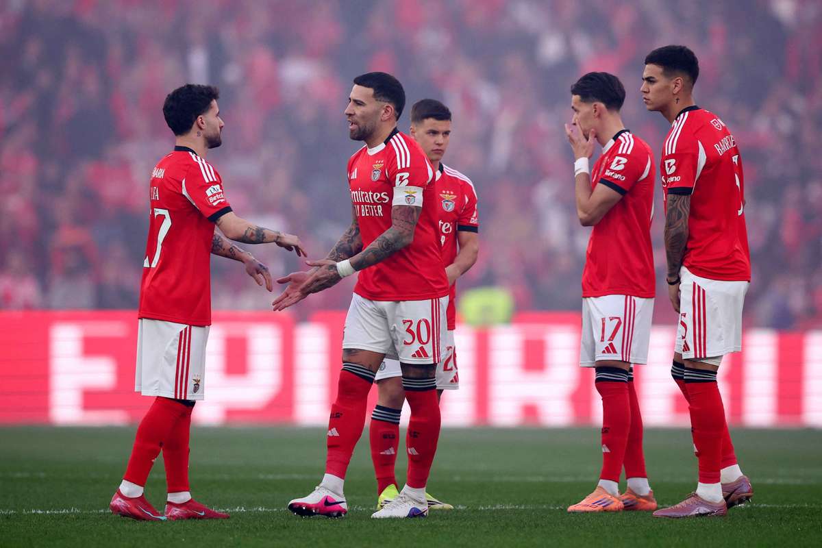 Dirigente do River Plate enaltece Otamendi embora desminta negociações