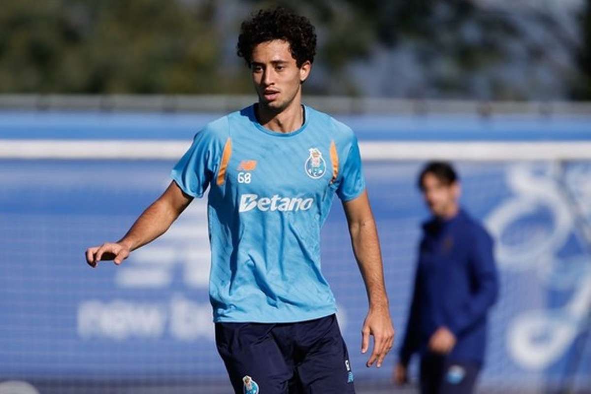 André Oliveira do FC Porto B recuperado com êxito de rotura completa no ligamento cruzado