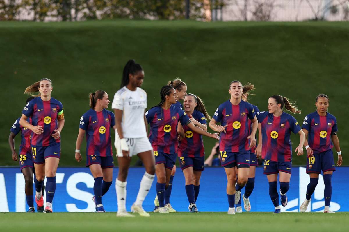 El Barcelona golea con alegria al Real Madrid desmoronado en el Clasico femenino (2 6)