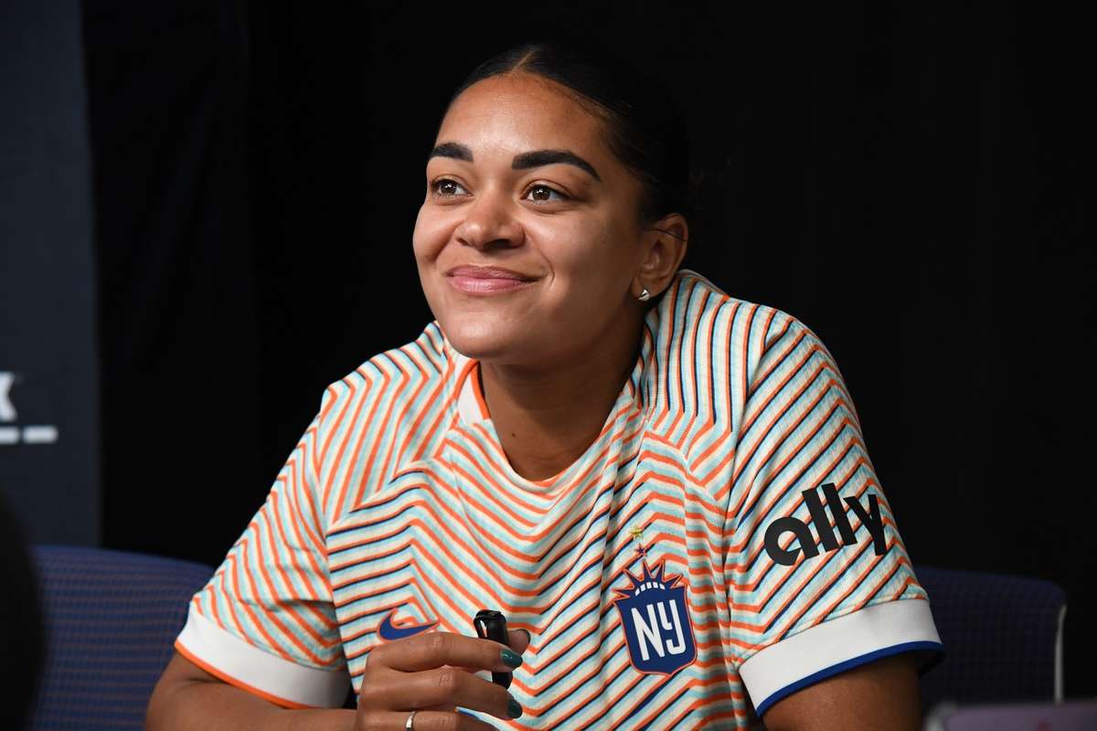 Feminino: Pena suspensa para homem que publicou mensagens racistas sobre Jess Carter