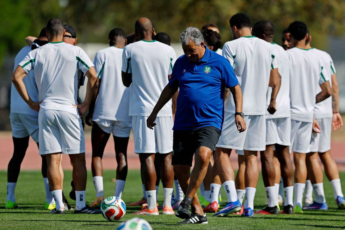El entrenador de Surinam inquieto por las altas temperaturas en Monterrey para el partido contra Bolivia