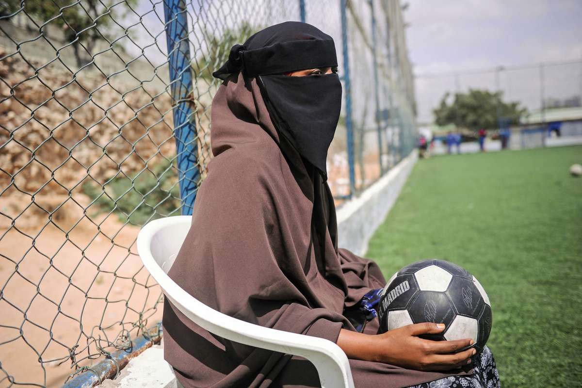 Las jugadoras de fútbol femeninas abren camino en Somalia a pesar de los obstáculos
