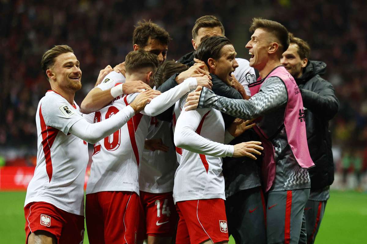 Zielinski strikes late to see Poland prevail over Albania in World Cup play-offs