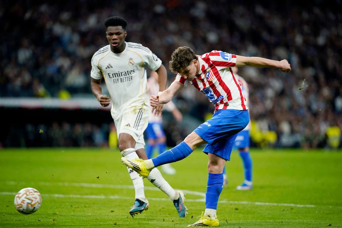 Atlético de Madrid pretende reter Julián Álvarez face ao interesse do Arsenal e Barcelona