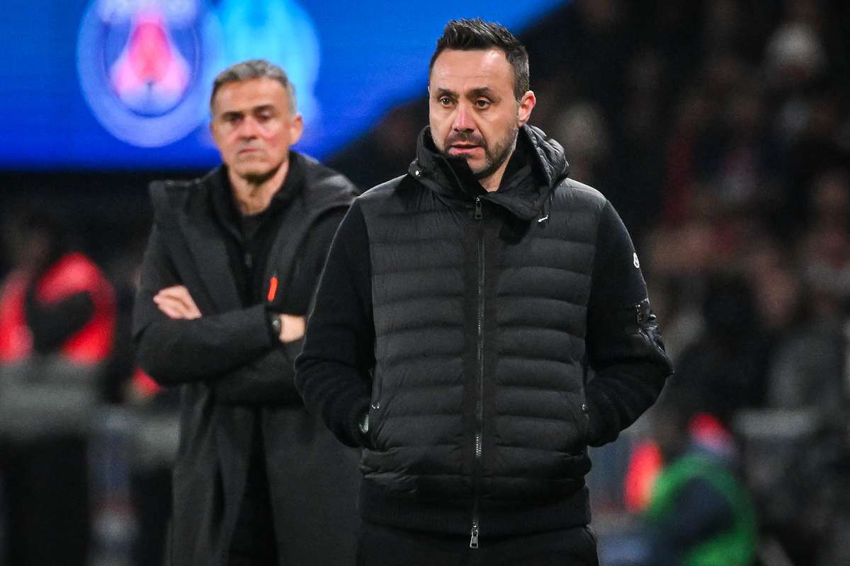 Des fans de Tottenham protestent contre la nomination de Roberto De Zerbi