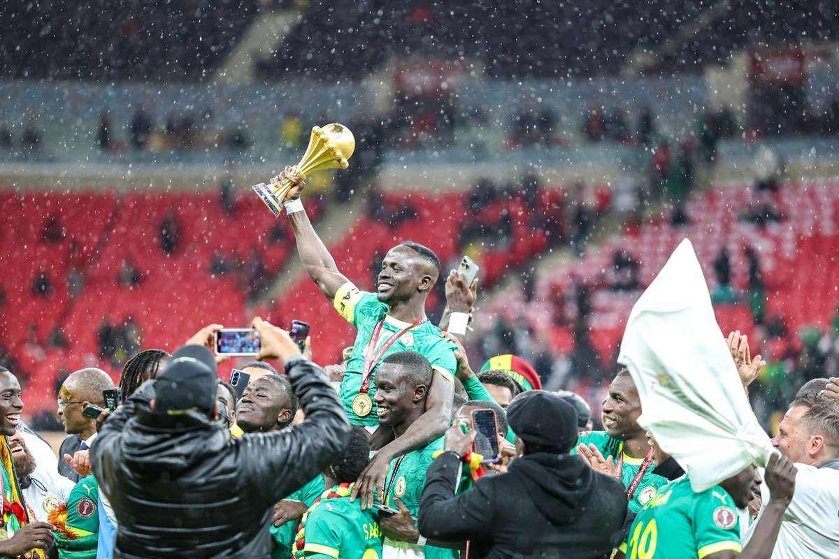 Obwohl aberkannt: Senegal zeigt Afrika-Cup-Trophäe in Paris