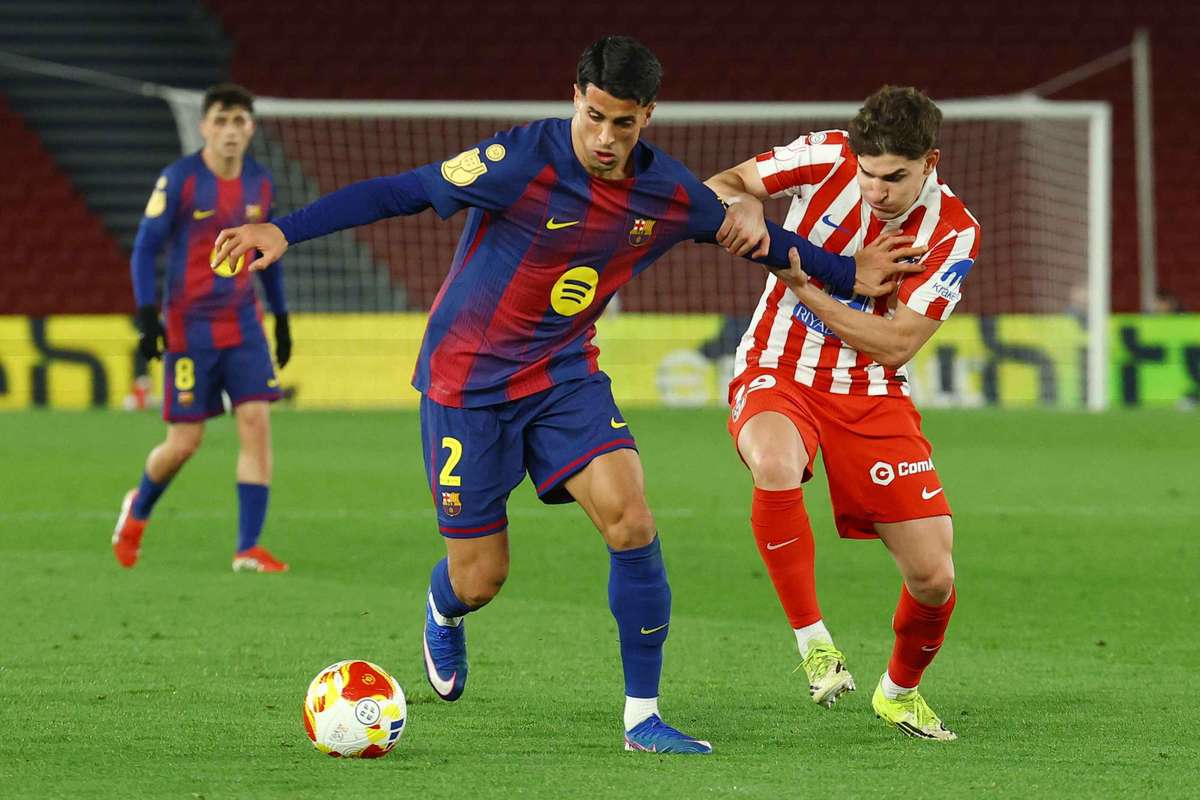 Barcelona avança para aquisição definitiva de João Cancelo