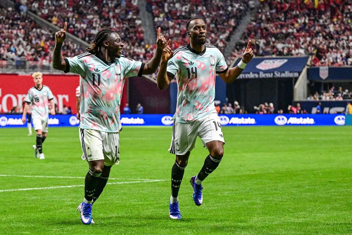 Bélgica triunfa sobre Estados Unidos por 5 a 2 graças a remate fabuloso de Debast e dupla marcação de Lukebakio