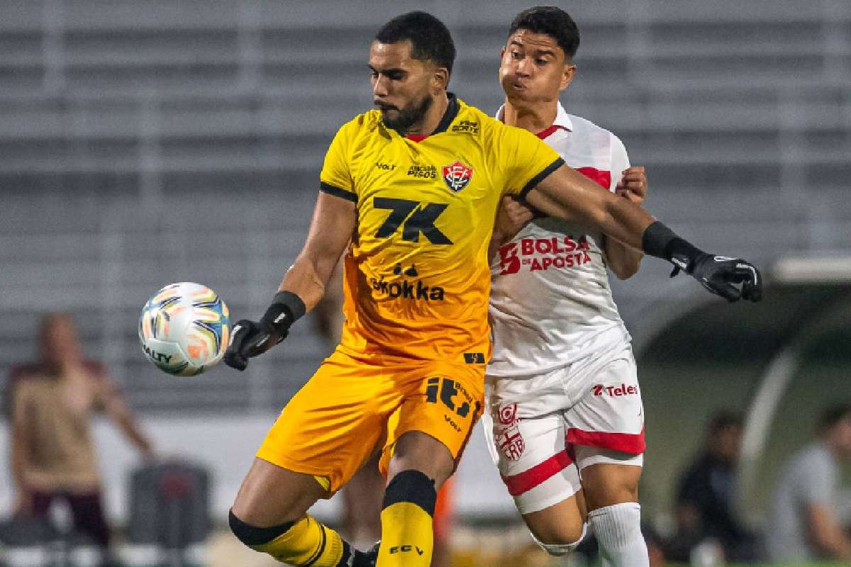 Vitória triunfa na primeira partida da Copa do Nordeste graças à excelente exibição de Lucas Arcanjo