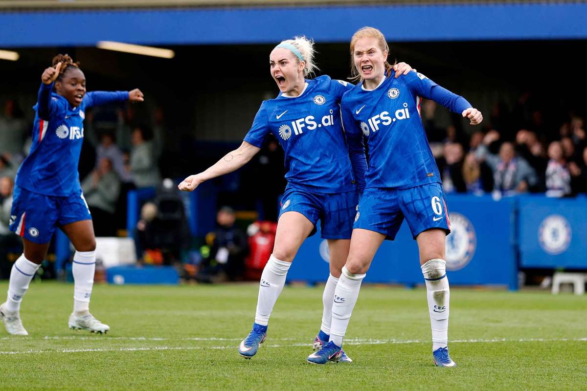 Pozdní gól přináší Chelsea vítězství v napínavém souboji s Aston Villou a udržuje slabé šance na titul v WSL