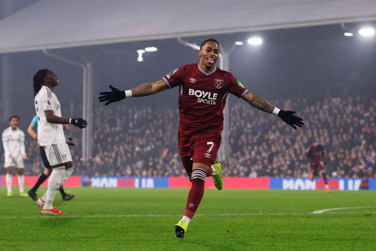 Steven Gerrard propõe candidato inesperado para suceder a Salah no Liverpool