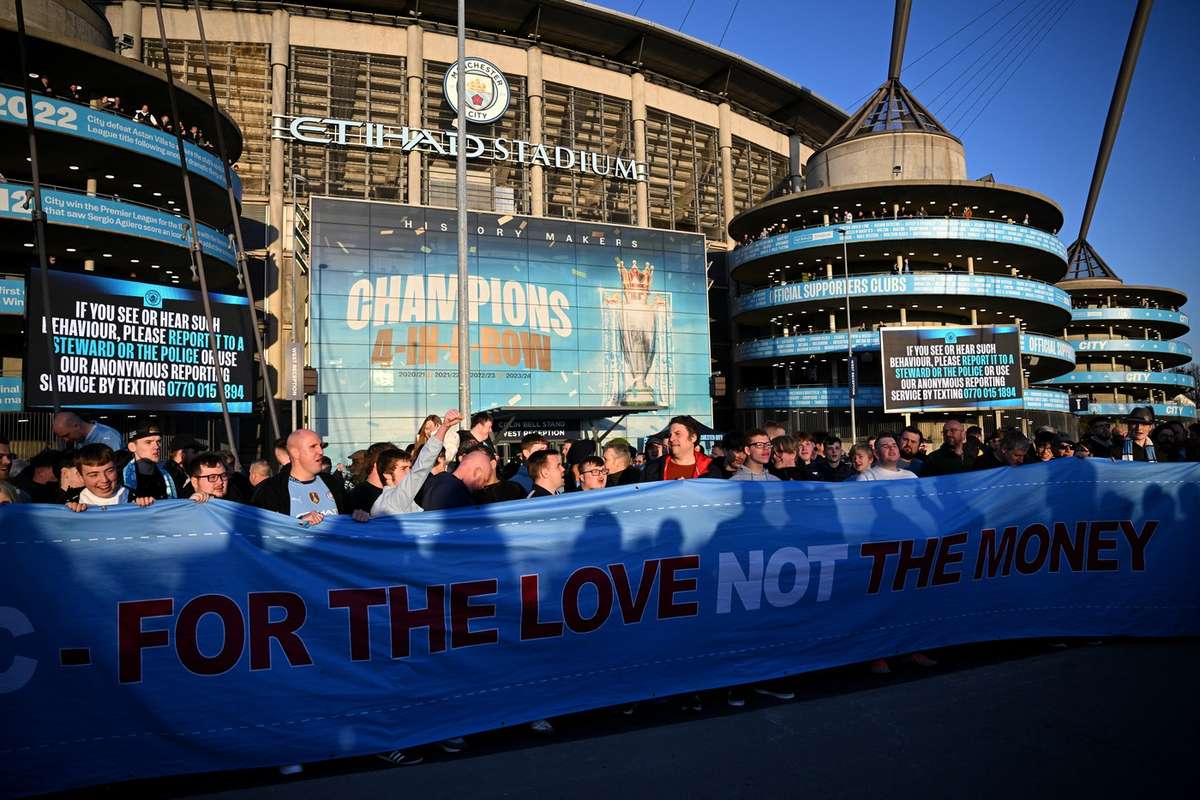 Ticketpreise klettern höher: Anhänger der Premier League in finanzieller Bedrängnis