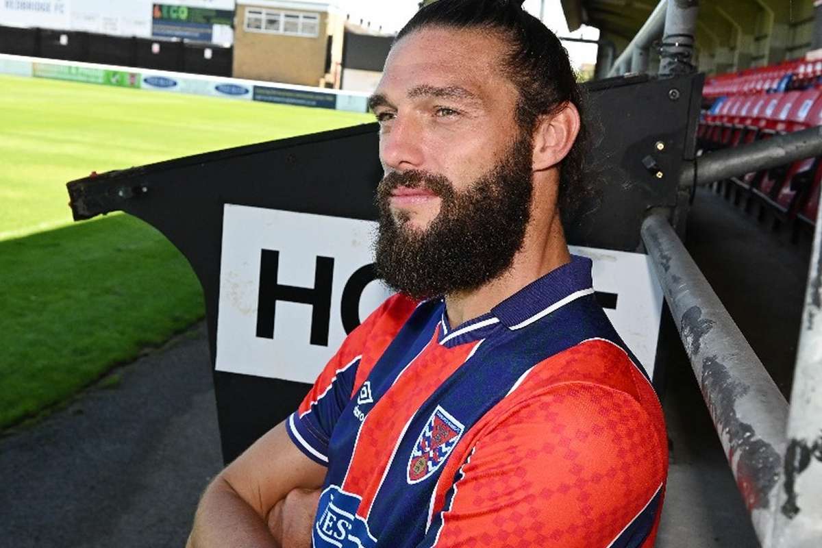 Andy Carroll alerta dono dos Daggers: "Continuo a ser futebolista"