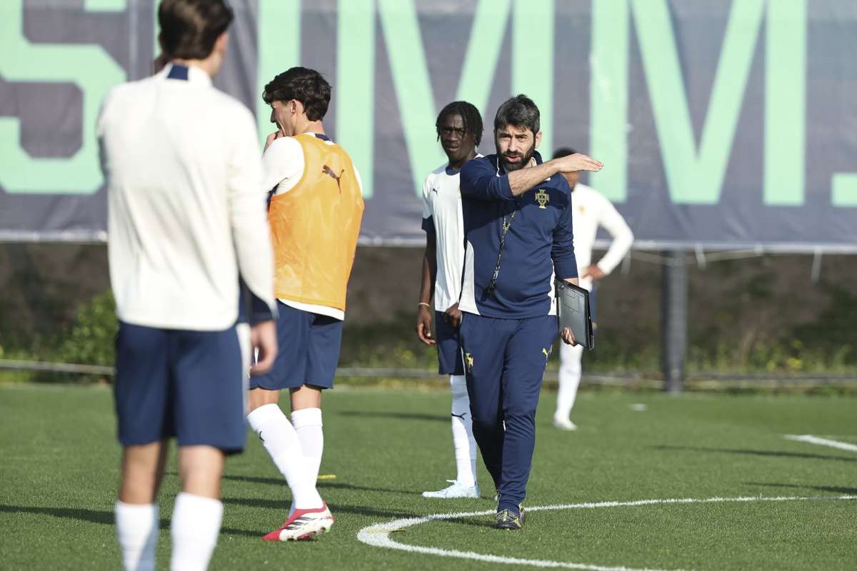 Selecção Sub21: Luís Freire ambiciona título europeu mas sublinha necessidade de qualificação primeiro