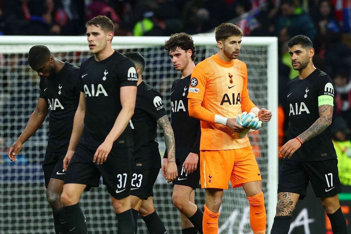 Tottenham pursue Roberto De Zerbi for managerial role as fears of drop intensify