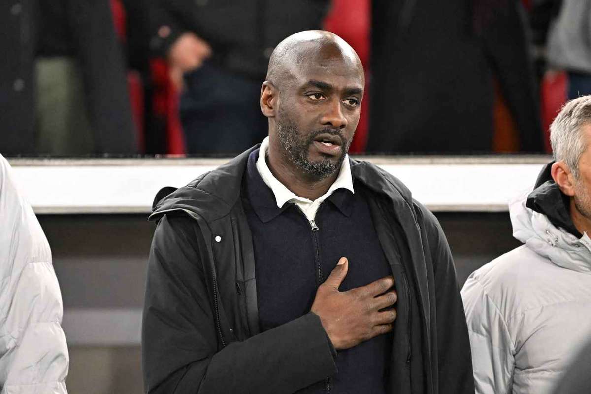 Nächtliche Entlassung Ghana Trainer Addo nach Lied und Abflug