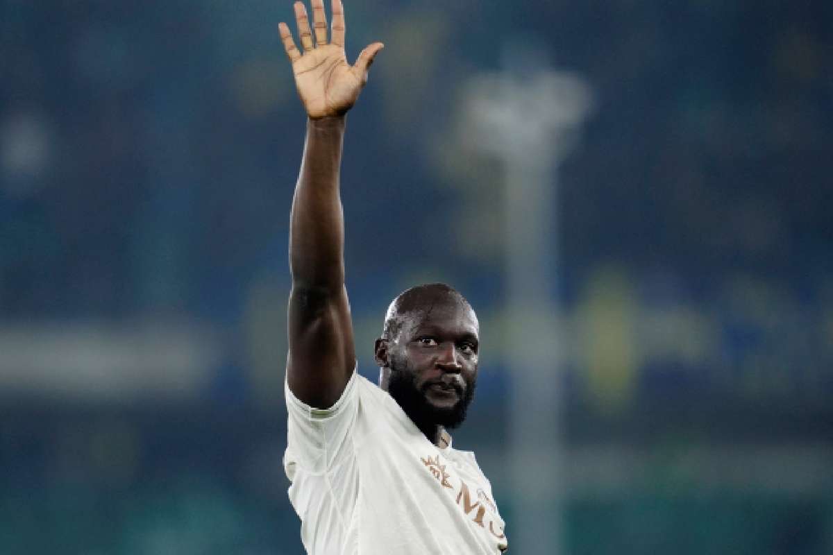 Nápoles anuncia sanciones contra Lukaku por ausentarse del entrenamiento