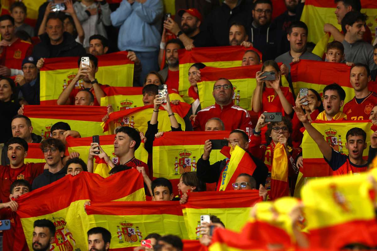 Des fans espagnols chantent un air anti-musulman lors du match Espagne contre Egypte