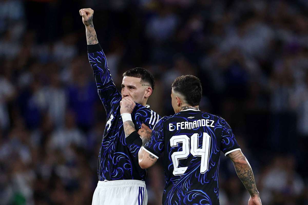 Argentina goleia Zâmbia por 5 a 0 com golos de Otamendi e Messi em adeus caseiro pela seleção