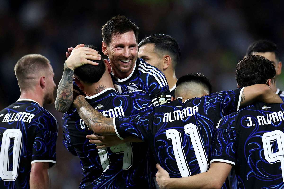 Messi schießt Tor im deutlichen Argentinien Erfolg Neymar Rufe beim Brasilien Sieg