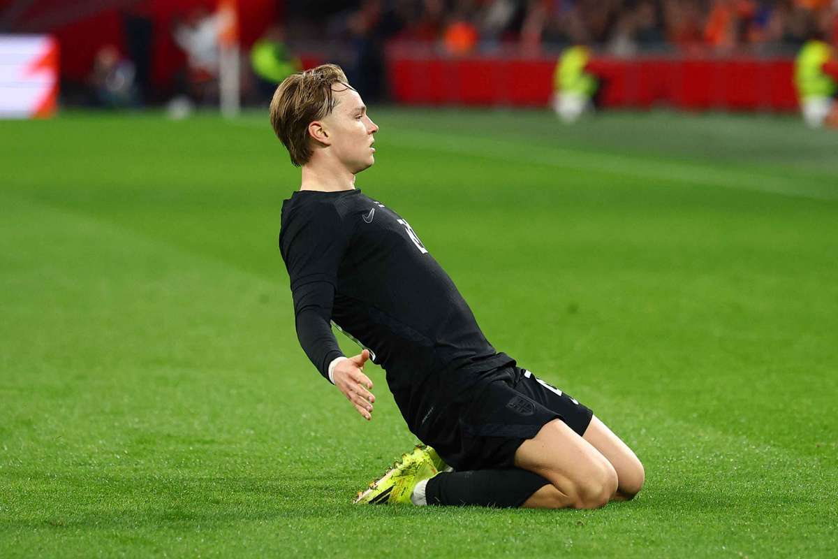 Barcelona considera Schjelderup do Benfica e desiste da ideia Rashford