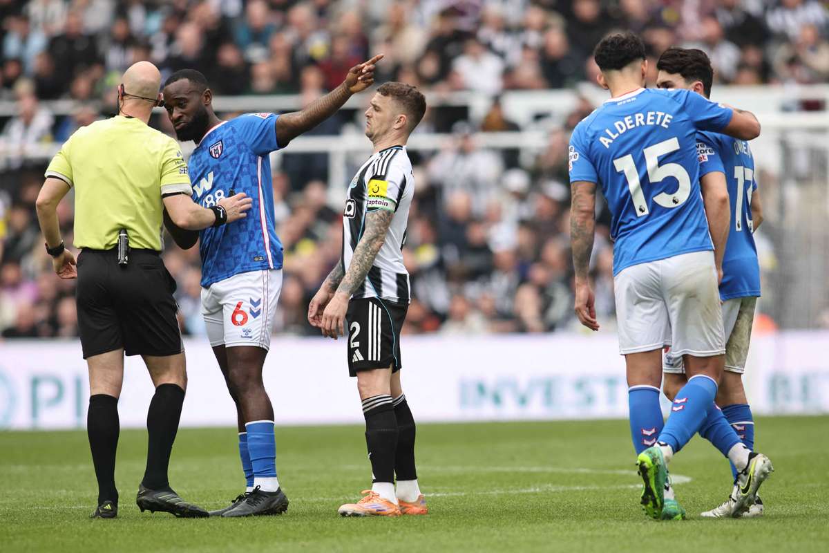 Tyne Wear derbisinde ırkçı tacize karışmak şüphesiyle bir kişi gözaltına alındı